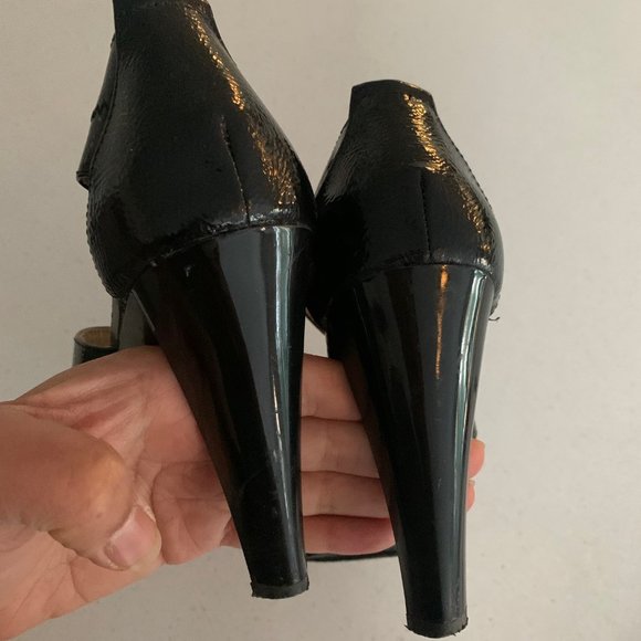 MICHAEL KORS Berkley T Strap Black Patent Leather - Picture 3 of 5